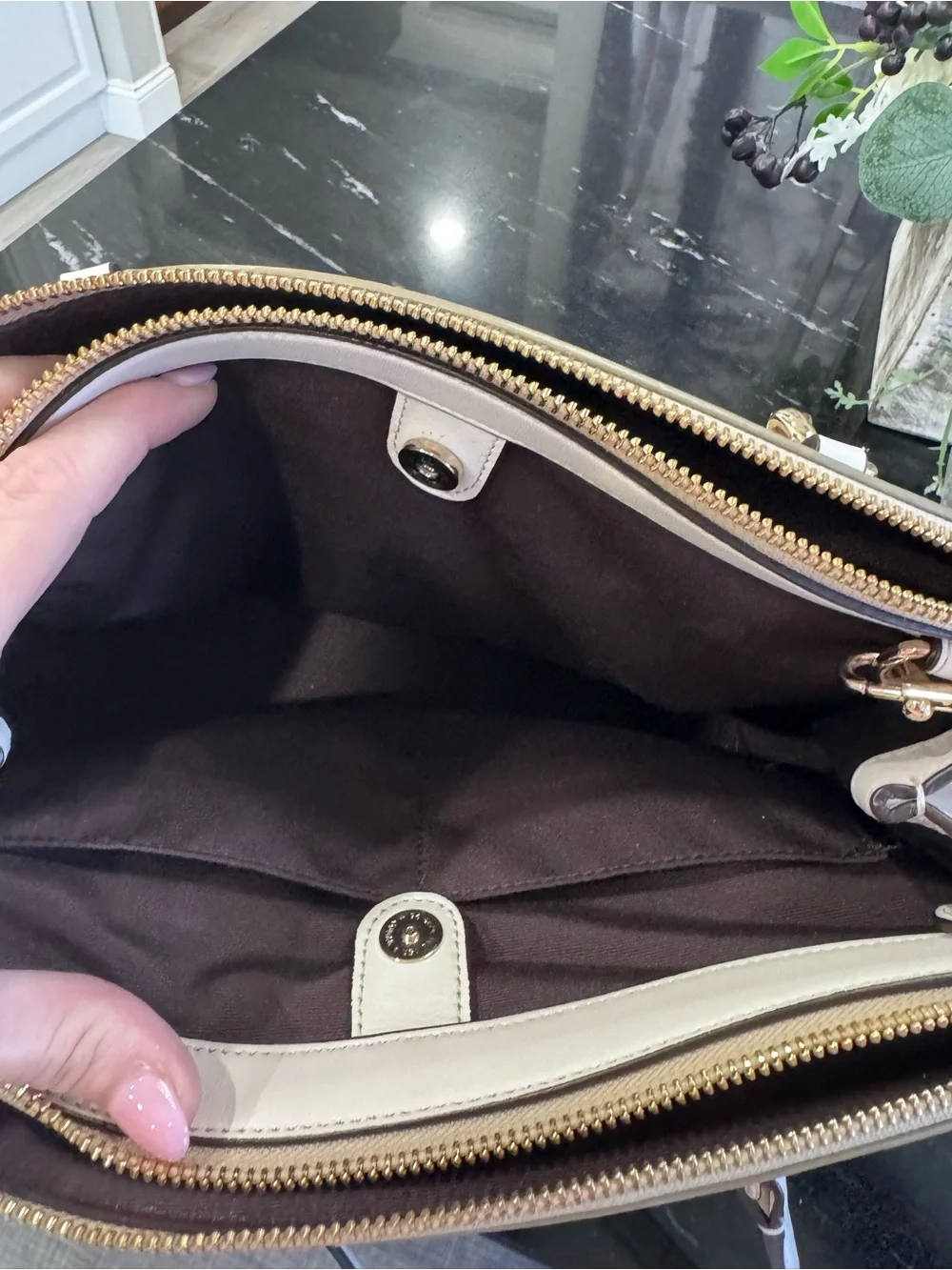 🤎Coach Christie Carryall Khaki Chalk Satchel Crossbody